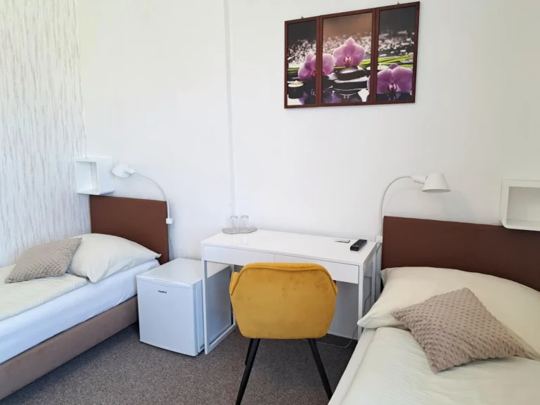 Dvojlôžková izba s oddelenými lôžkami – Penzión Alcorso Banská Bystrica