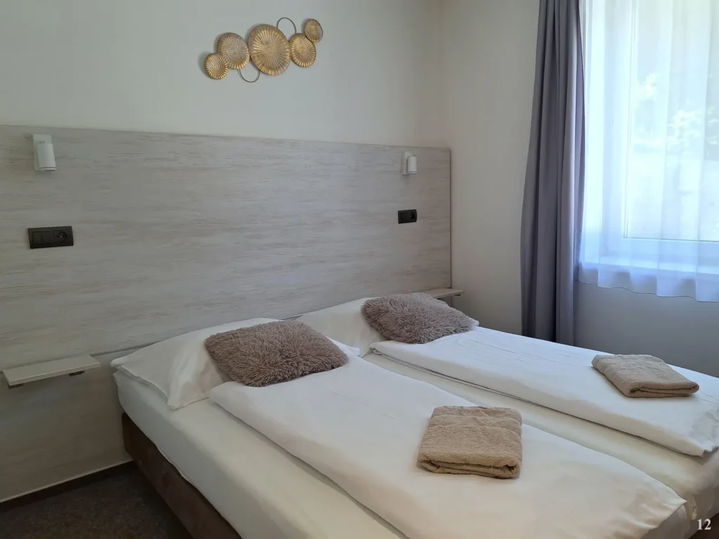 Dvojlôžková izba Standard – Penzión Alcorso Banská Bystrica