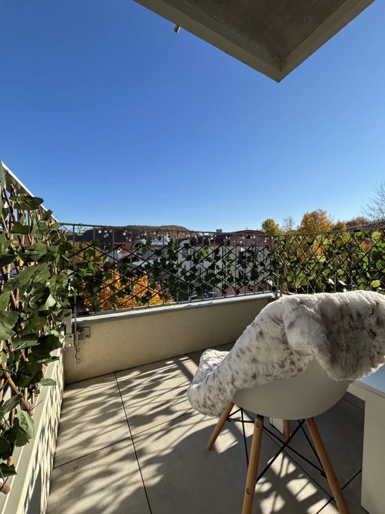 Balkón s výhľadom na mesto – Apartmán Alcorso 144, Banská Bystrica